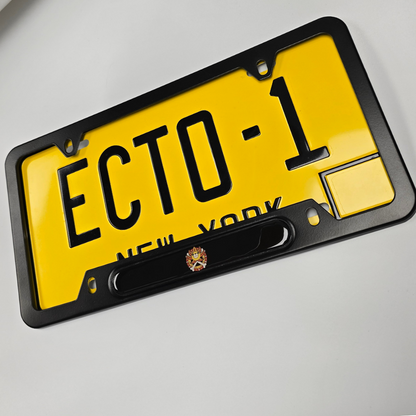 Anime One Piece Jolly Roger Flag on thousand sunny   aluminum License plate frame (Copy)